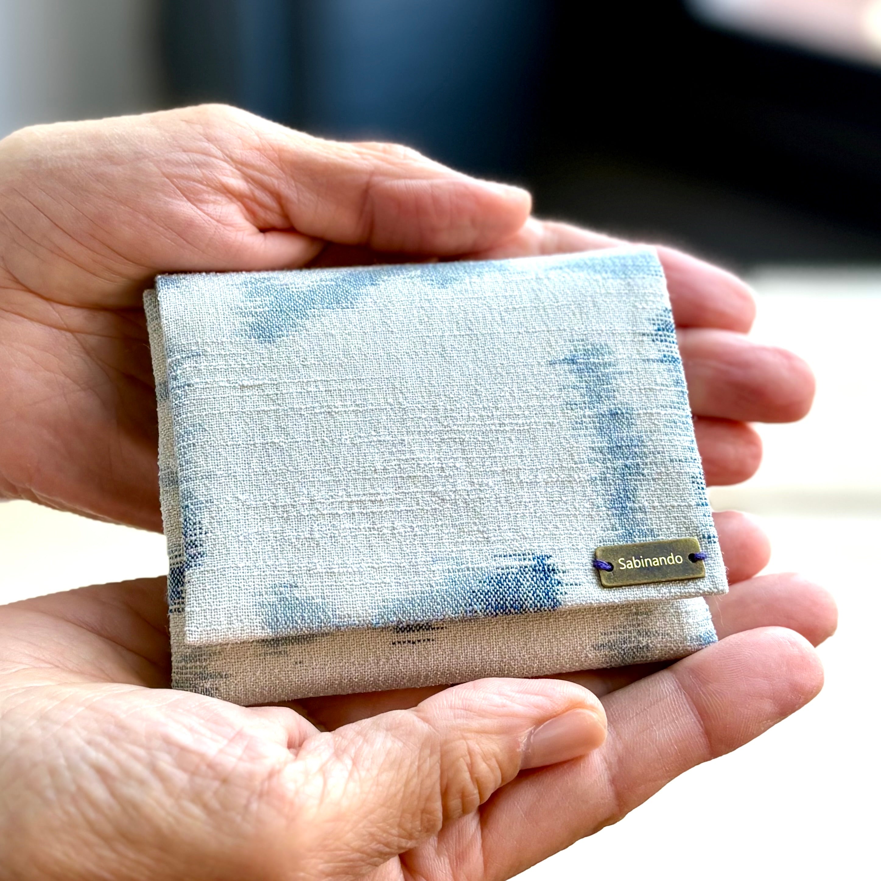 Sabinando Handsewn Vintage Textile Wallet – Hashi Pottery